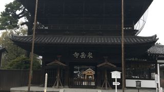 どっしりとした造り