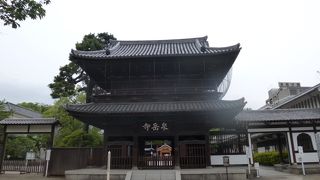 くぐることは出来ません