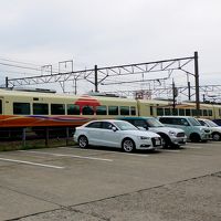 すぐそばに大きな駐車場