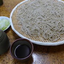 長けざるに盛られて出てきた三たてそば