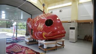 曳山の修理工房と出土品を展示