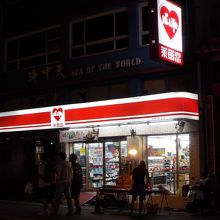 コンビニは何軒もありました。