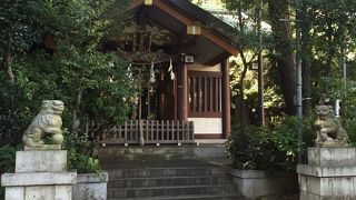 小さいけど厳かな雰囲気