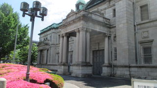 大阪市役所の前です