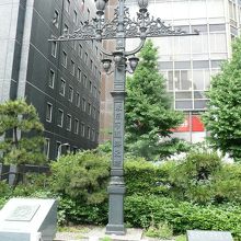 東京市道路元標チ書かれたモニュメント