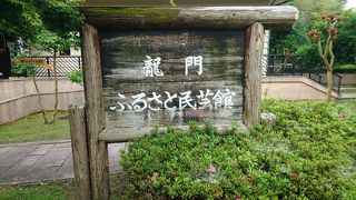 JR烏丸線が龍門の滝の上を通るのが見られる