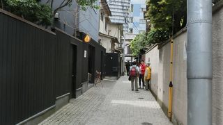 袋小路のような裏通り