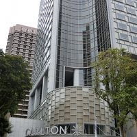 ラッフルズシティから見たホテル