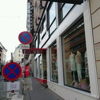 ホテルの前にはトラムも走ってます