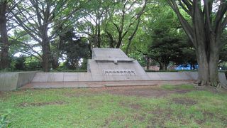 大きなモニュメントがありました