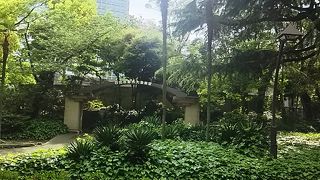 日比谷公園で自然に囲まれたコンサートホールです。