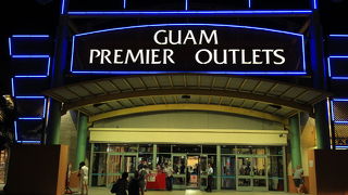 アウトレットといっても小型のモールみたいでフードコートは結構大きい