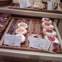 きれいでおしゃれなパンたち。