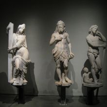 白大理石の彫像