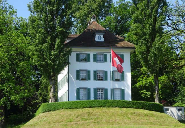 湖畔の贅沢な暮らし