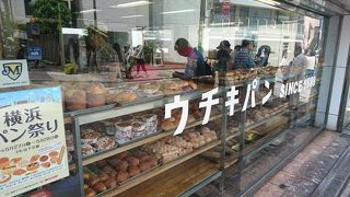 大人気のパン屋さん