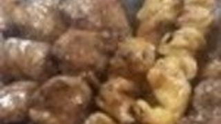 池袋駅前でやきとんを楽しむ