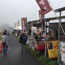 地元の方々の露店が出ていました。