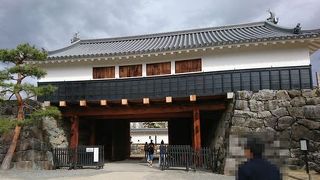 倉庫として使用した門