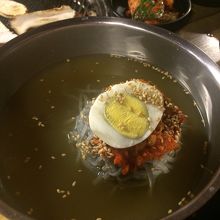 冷麺のような。麺が柔らかくて、食べやすい