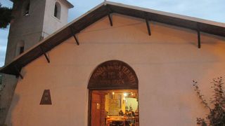 カラファテ市街の教会です