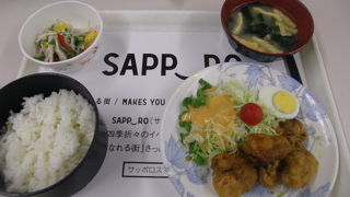 お手軽ワンコインの日替わりランチ「すずらん定食」