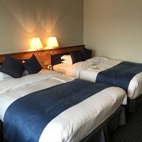 ラージツイン・長椅子・テレビ・デスク・スリッパ・パジャマあり