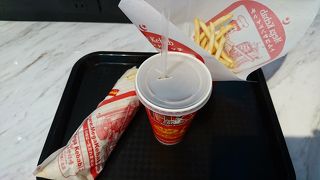 フードコートで安く食事ができるお店