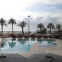 ホテルのプール