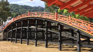 カーブがきつい橋