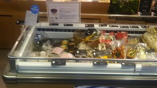 秋葉原駅の電気街の反対側のヨドバシカメラ方面の改札の手前にあります。