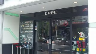 店内はガンダム一色です。