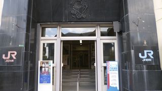 レトロなビルのなか。