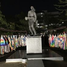 原爆犠牲国民学校教師と子どもの碑 。