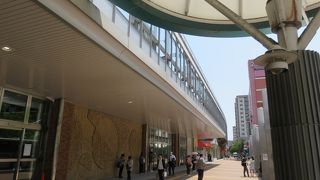 地下鉄駅が2階にある