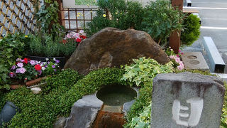 商店街の中にあります