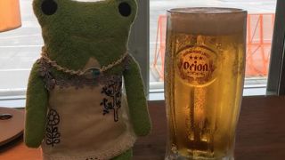 飛行機眺めながらビール