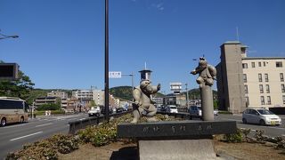 かわいらしい弁慶と牛若丸。