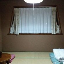 部屋は和室のバスタブ付きでした。