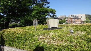 五条大橋のたもとに。