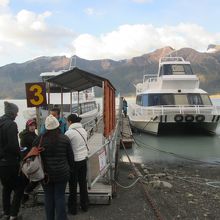 港には観光船が停泊してます