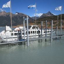 モレノ港に停泊しています