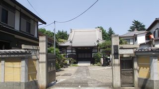 本堂が堂々として落ち着きを感じる臨済宗の寺院です