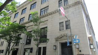 おしゃれで洗練されたビル