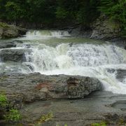 北海道らしい景勝地（三段滝）