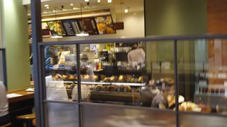 西船橋駅を改札に入りまして左手の奥