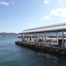 ここから船に乗ります。