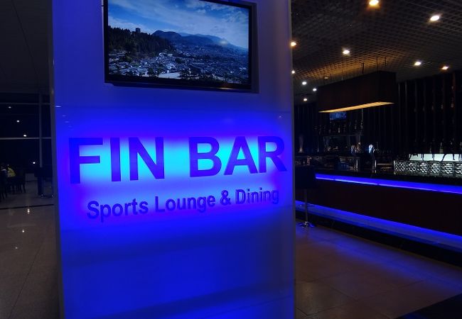 タンソンニャット空港のカッコイイバー（Fin Bar)