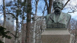 ここにあるクラーク像は胸像です