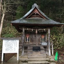 しゃもじが奉納されている